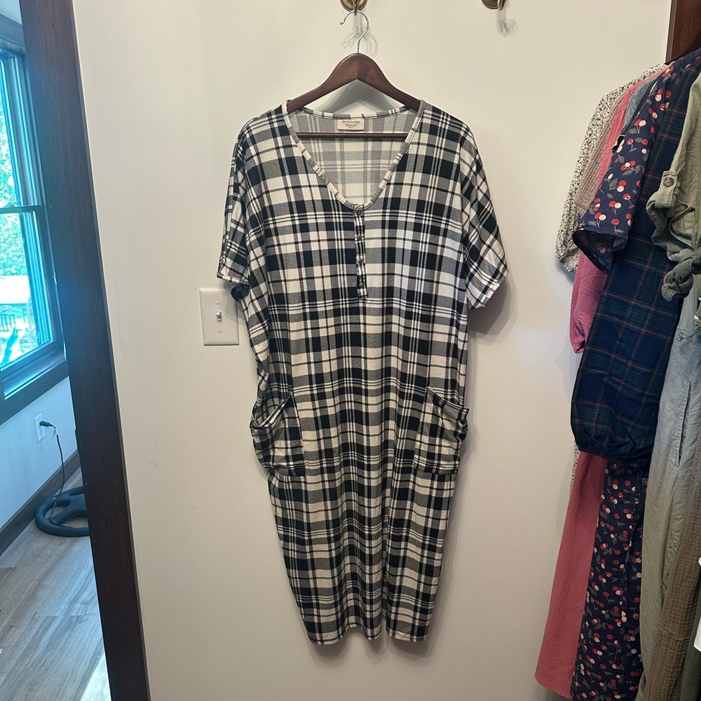 Dwell and Slumber Cocoon Caftan House Dress – Black & White Plaid